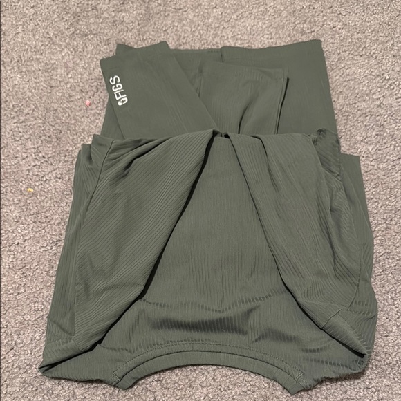 Figs Olive Ribbed Tee - Picture 2 of 3